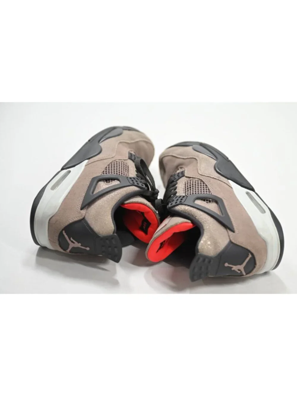 Jordan 4 Sneakers DB0732-200 in Retro Taupe Haze